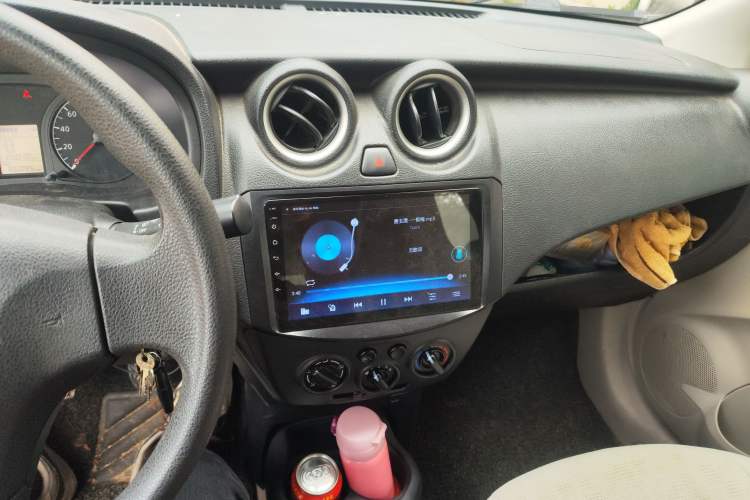 Used Venucia R30 2014 1.2L Manual Enjoyment Edition Audio And AC Panel