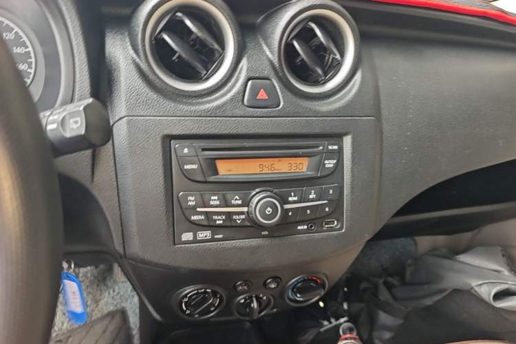 Used Venucia R30 2014 1.2L Manual Luxury Edition Audio And AC Panel