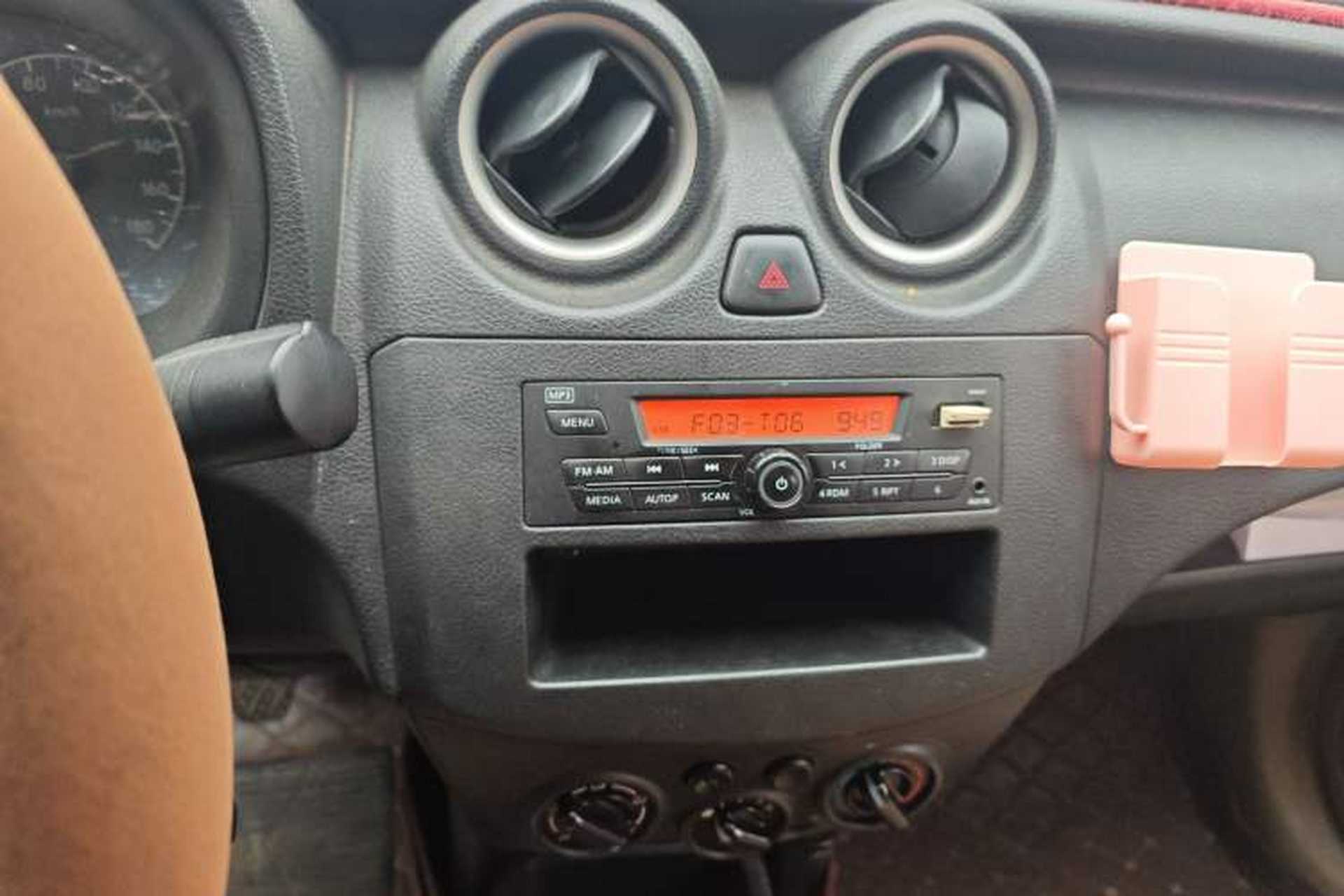 Used Venucia R30 2014 1.2L Manual Enjoyment Edition Audio And AC Panel
