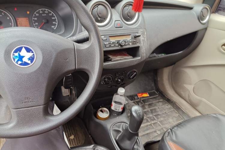 Used Venucia R30 2014 1.2L Manual Enjoyment Edition Audio And AC Panel