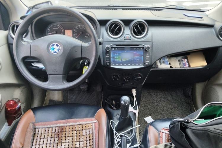 Used Venucia R30 2014 1.2L Manual Enjoyment Edition Center Console