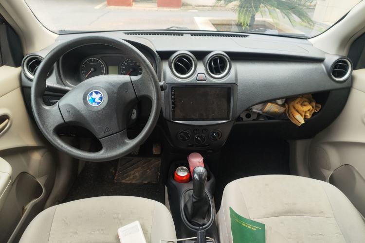 Used Venucia R30 2014 1.2L Manual Enjoyment Edition Center Console