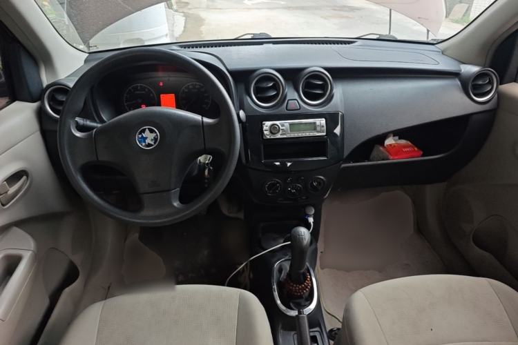 Used Venucia R30 2014 1.2L Manual Enjoyment Edition Center Console
