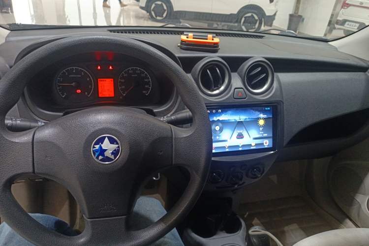 Used Venucia R30 2014 1.2L Manual Comfort Edition Center Console