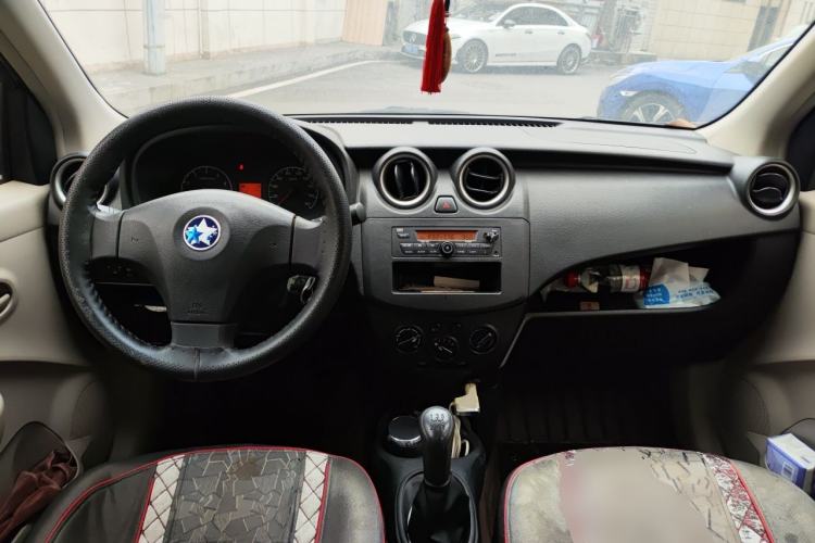 Used Venucia R30 2014 1.2L Manual Enjoyment Edition Center Console