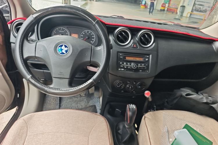 Used Venucia R30 2014 1.2L Manual Luxury Edition Center Console