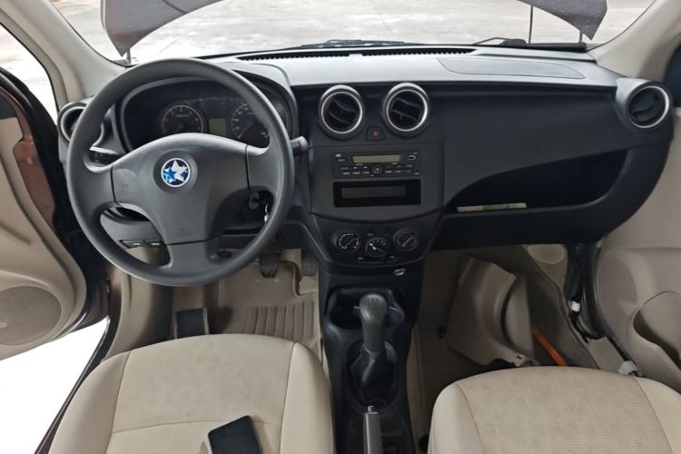 Used Venucia R30 2014 1.2L Manual Enjoyment Edition Center Console