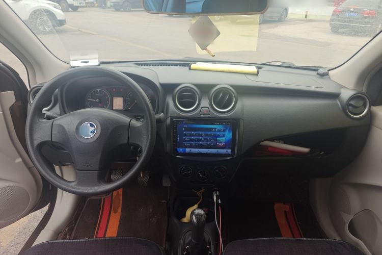 Used Venucia R30 2014 1.2L Manual Comfort Edition Center Console