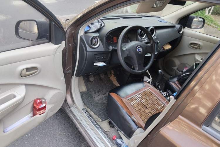 Used Venucia R30 2014 1.2L Manual Enjoyment Edition Driver Seat