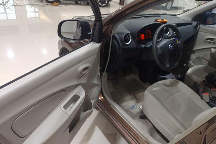 Used Venucia R30 2014 1.2L Manual Comfort Edition Driver Seat