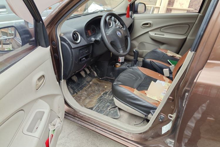 Used Venucia R30 2014 1.2L Manual Enjoyment Edition Driver Seat