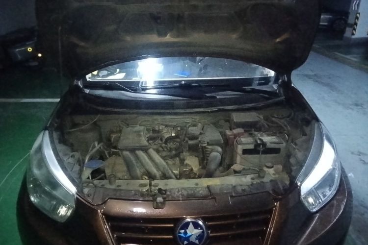 Used Venucia R30 2014 1.2L Manual Luxury Edition Engine Bay