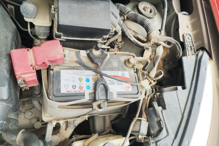 Used Venucia R30 2014 1.2L Manual Enjoyment Edition Engine Bay Left