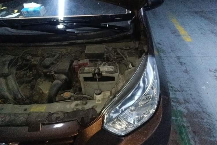 Used Venucia R30 2014 1.2L Manual Luxury Edition Engine Bay Left