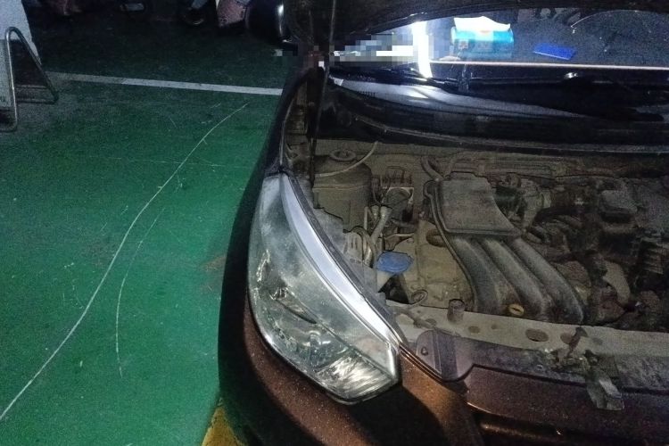 Used Venucia R30 2014 1.2L Manual Luxury Edition Engine Bay Right