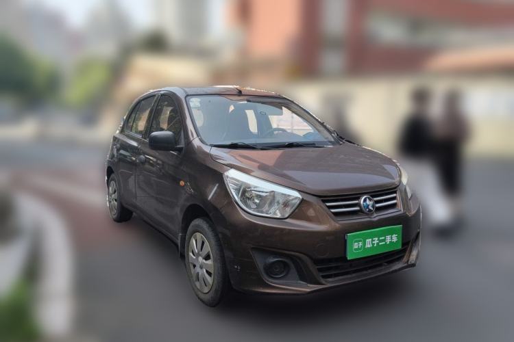 Used Venucia R30 2014 1.2L Manual Enjoyment Edition Front Right 45 Deg