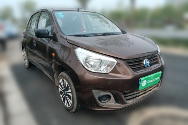 Used Venucia R30 2014 1.2L Manual Enjoyment Edition Front Right 45 Deg
