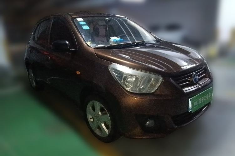 Used Venucia R30 2014 1.2L Manual Luxury Edition Front Right 45 Deg