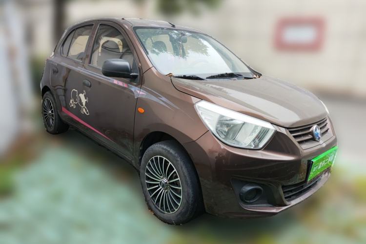 Used Venucia R30 2014 1.2L Manual Enjoyment Edition Front Right 45 Deg