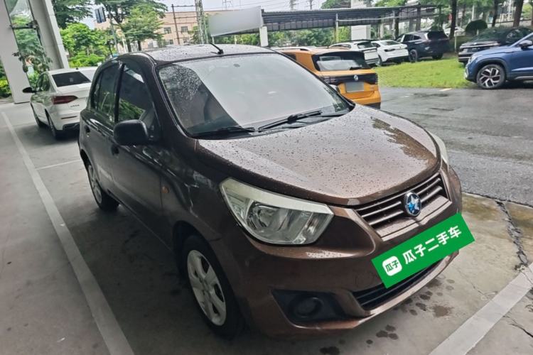 Used Venucia R30 2014 1.2L Manual Luxury Edition Front Right 45 Deg