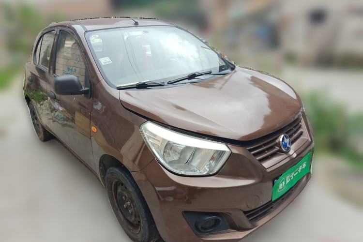 Used Venucia R30 2014 1.2L Manual Enjoyment Edition Front Right 45 Deg