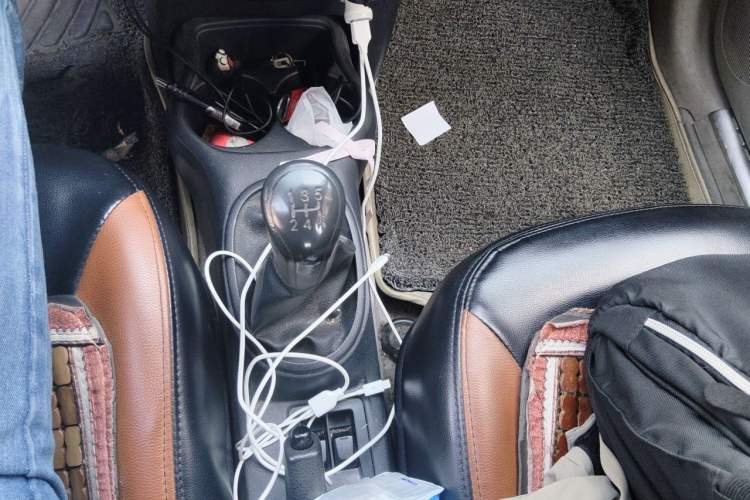 Used Venucia R30 2014 1.2L Manual Enjoyment Edition Gear Lever
