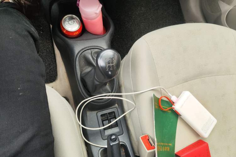 Used Venucia R30 2014 1.2L Manual Enjoyment Edition Gear Lever