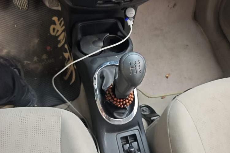 Used Venucia R30 2014 1.2L Manual Enjoyment Edition Gear Lever