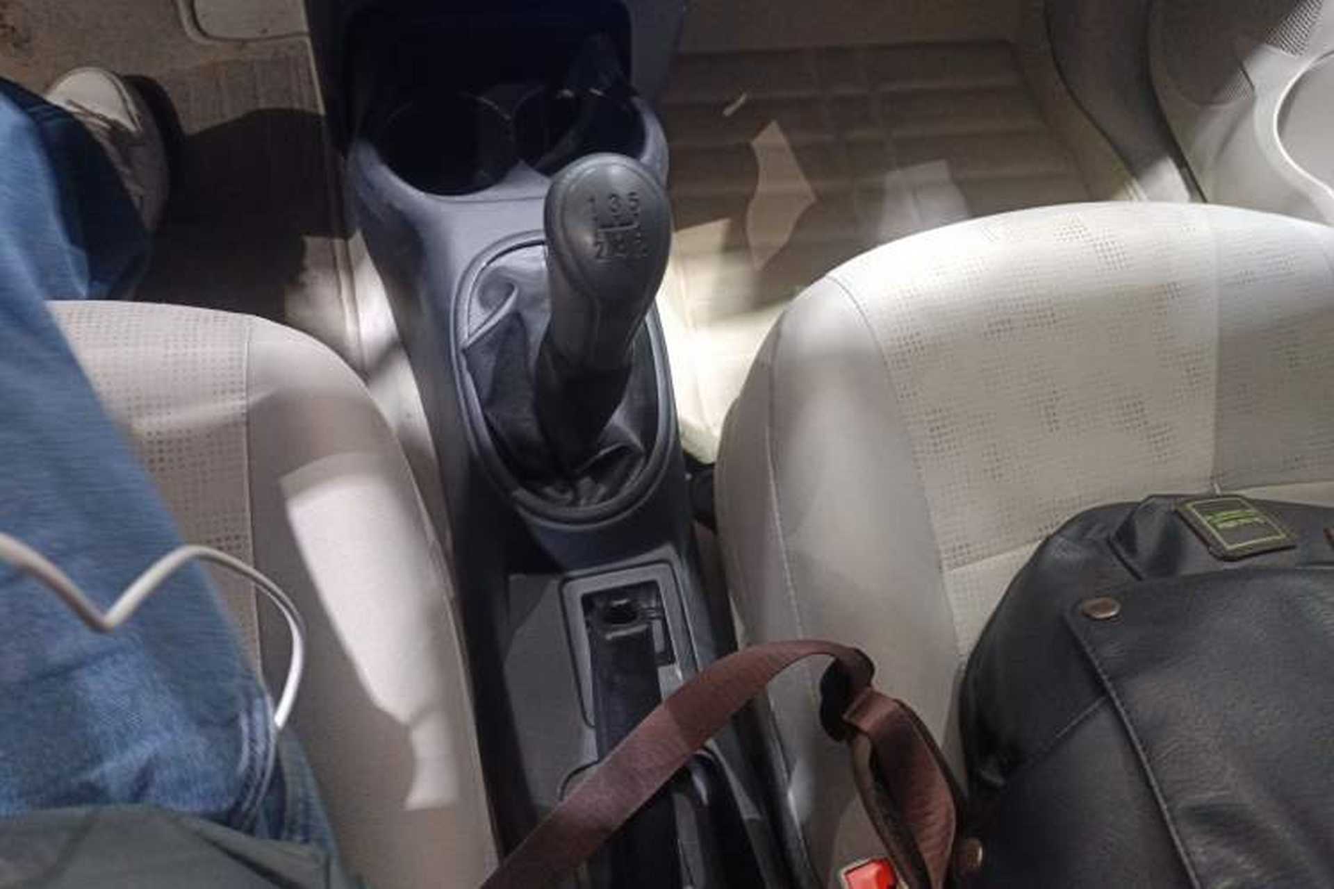 Used Venucia R30 2014 1.2L Manual Comfort Edition Gear Lever