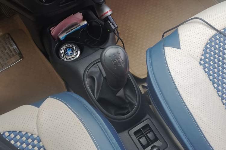 Used Venucia R30 2014 1.2L Manual Enjoyment Edition Gear Lever