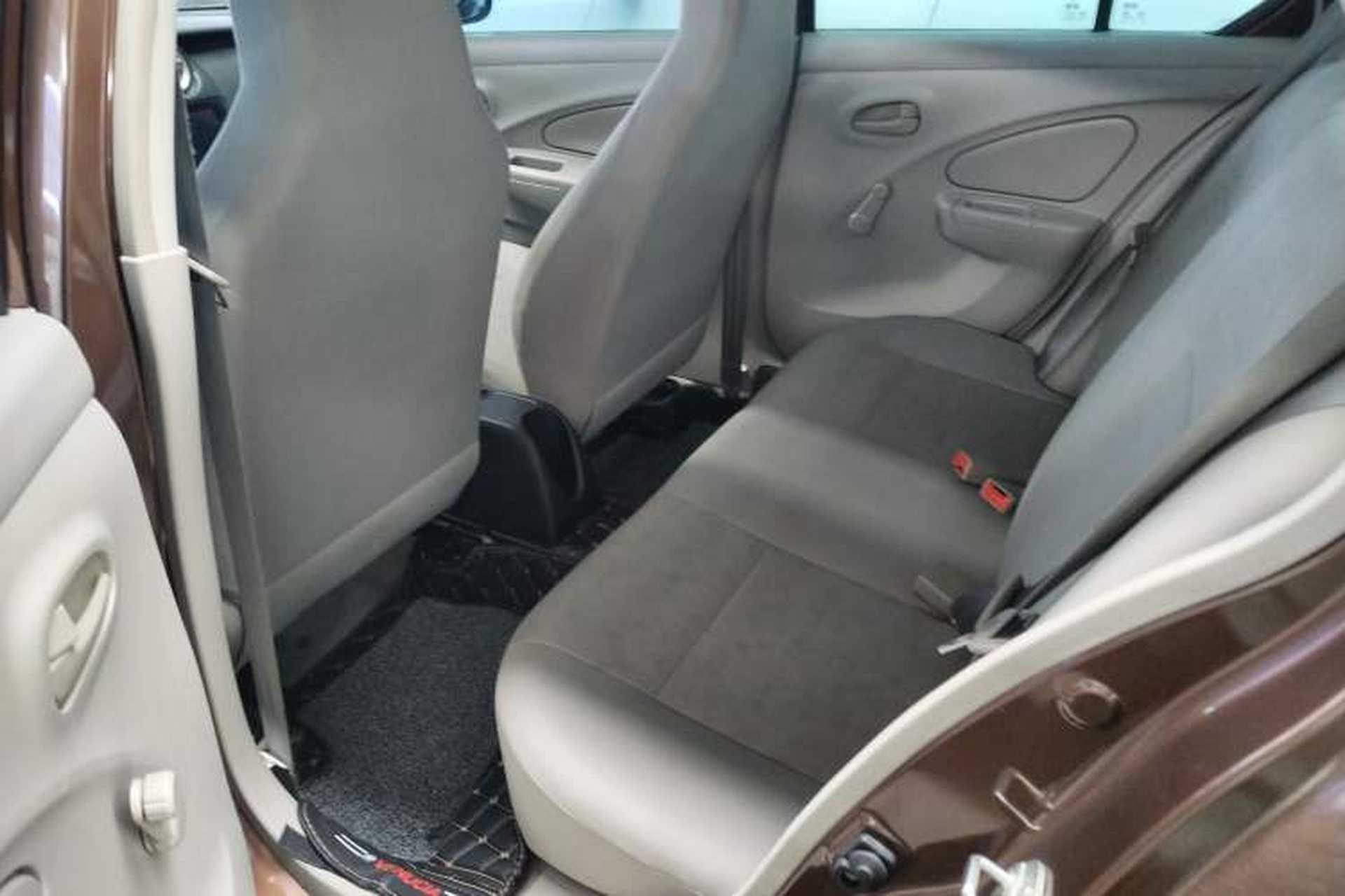 Used Venucia R30 2014 1.2L Manual Comfort Edition Interior 4