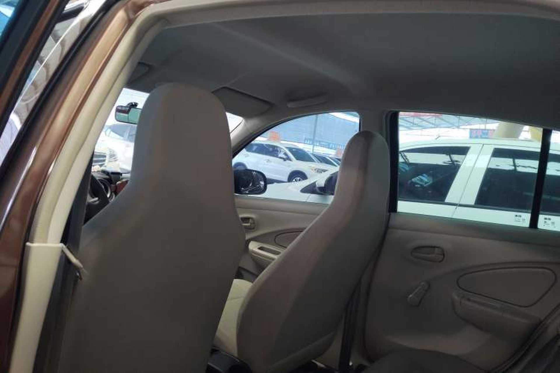 Used Venucia R30 2014 1.2L Manual Comfort Edition Interior 6