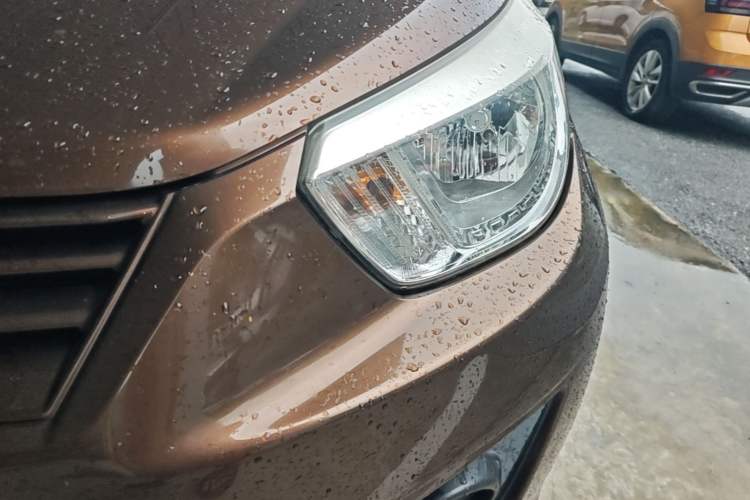 Used Venucia R30 2014 1.2L Manual Luxury Edition Left Front Headlight