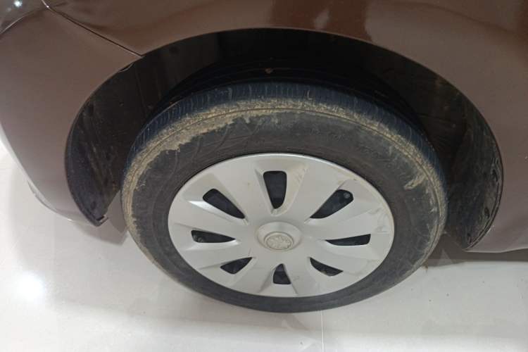 Used Venucia R30 2014 1.2L Manual Comfort Edition Left Front Wheel Hub