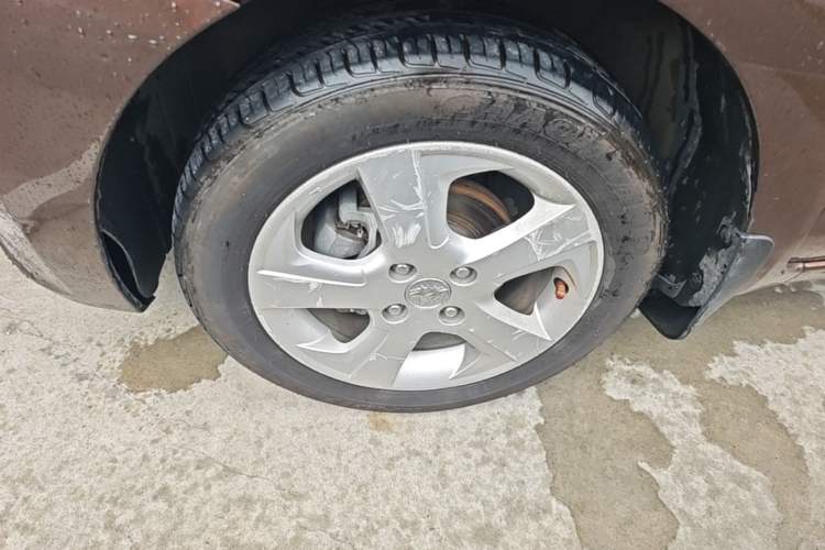 Used Venucia R30 2014 1.2L Manual Luxury Edition Left Front Wheel Hub