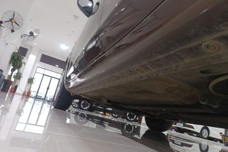 Used Venucia R30 2014 1.2L Manual Comfort Edition Left Side Sill