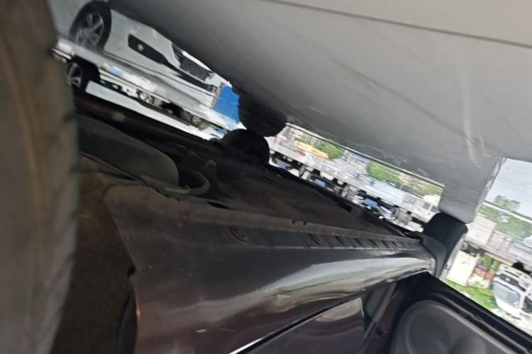 Used Venucia R30 2014 1.2L Manual Enjoyment Edition Left Side Sill