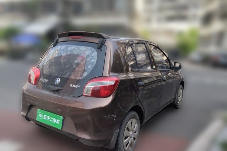 Used Venucia R30 2014 1.2L Manual Enjoyment Edition Rear Right 45 Deg