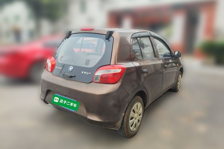 Used Venucia R30 2014 1.2L Manual Enjoyment Edition Rear Right 45 Deg