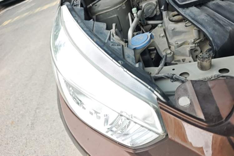 Used Venucia R30 2014 1.2L Manual Enjoyment Edition Right Front Headlight