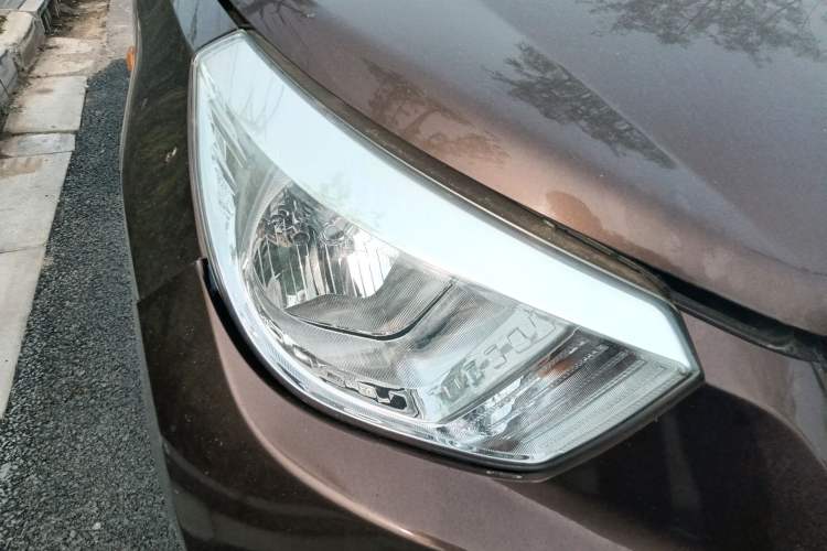 Used Venucia R30 2014 1.2L Manual Enjoyment Edition Right Front Headlight