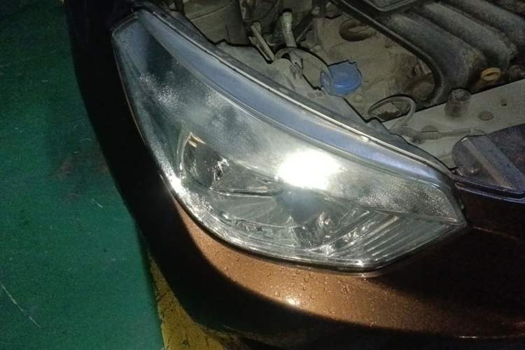 Used Venucia R30 2014 1.2L Manual Luxury Edition Right Front Headlight