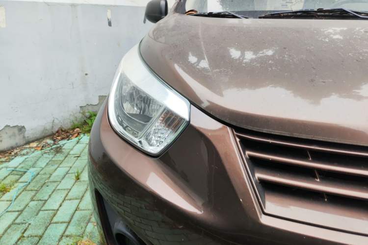 Used Venucia R30 2014 1.2L Manual Enjoyment Edition Right Front Headlight