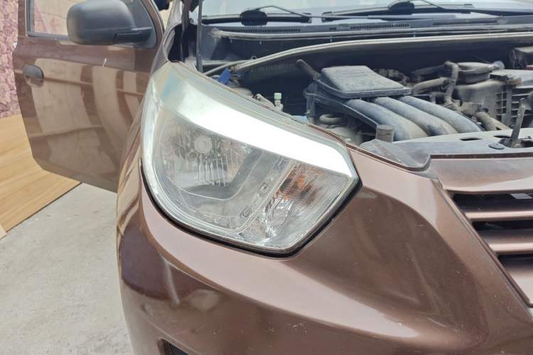 Used Venucia R30 2014 1.2L Manual Enjoyment Edition Right Front Headlight