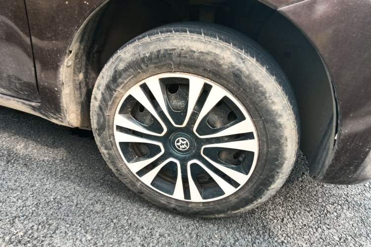 Used Venucia R30 2014 1.2L Manual Enjoyment Edition Right Front Wheel Hub