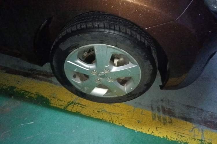 Used Venucia R30 2014 1.2L Manual Luxury Edition Right Front Wheel Hub