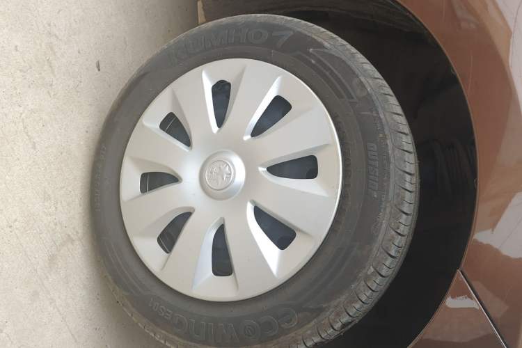 Used Venucia R30 2014 1.2L Manual Enjoyment Edition Right Front Wheel Hub