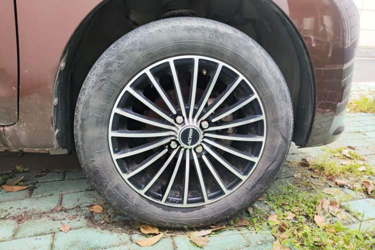 Used Venucia R30 2014 1.2L Manual Enjoyment Edition Right Front Wheel Hub