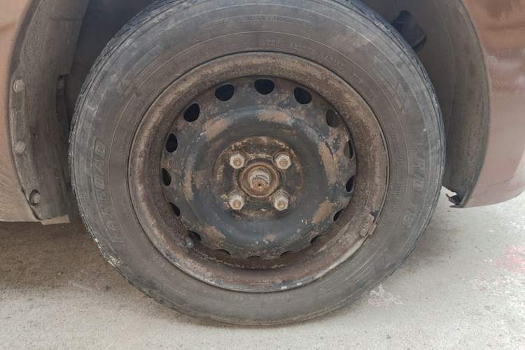 Used Venucia R30 2014 1.2L Manual Enjoyment Edition Right Front Wheel Hub