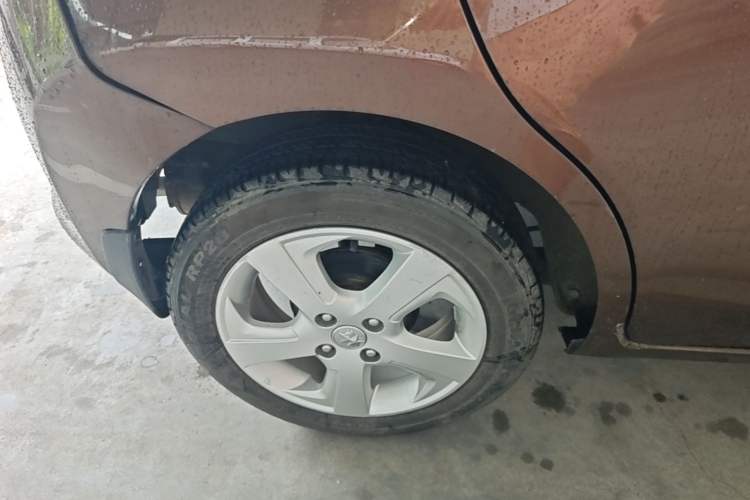 Used Venucia R30 2014 1.2L Manual Luxury Edition Right Rear Wheel Hub